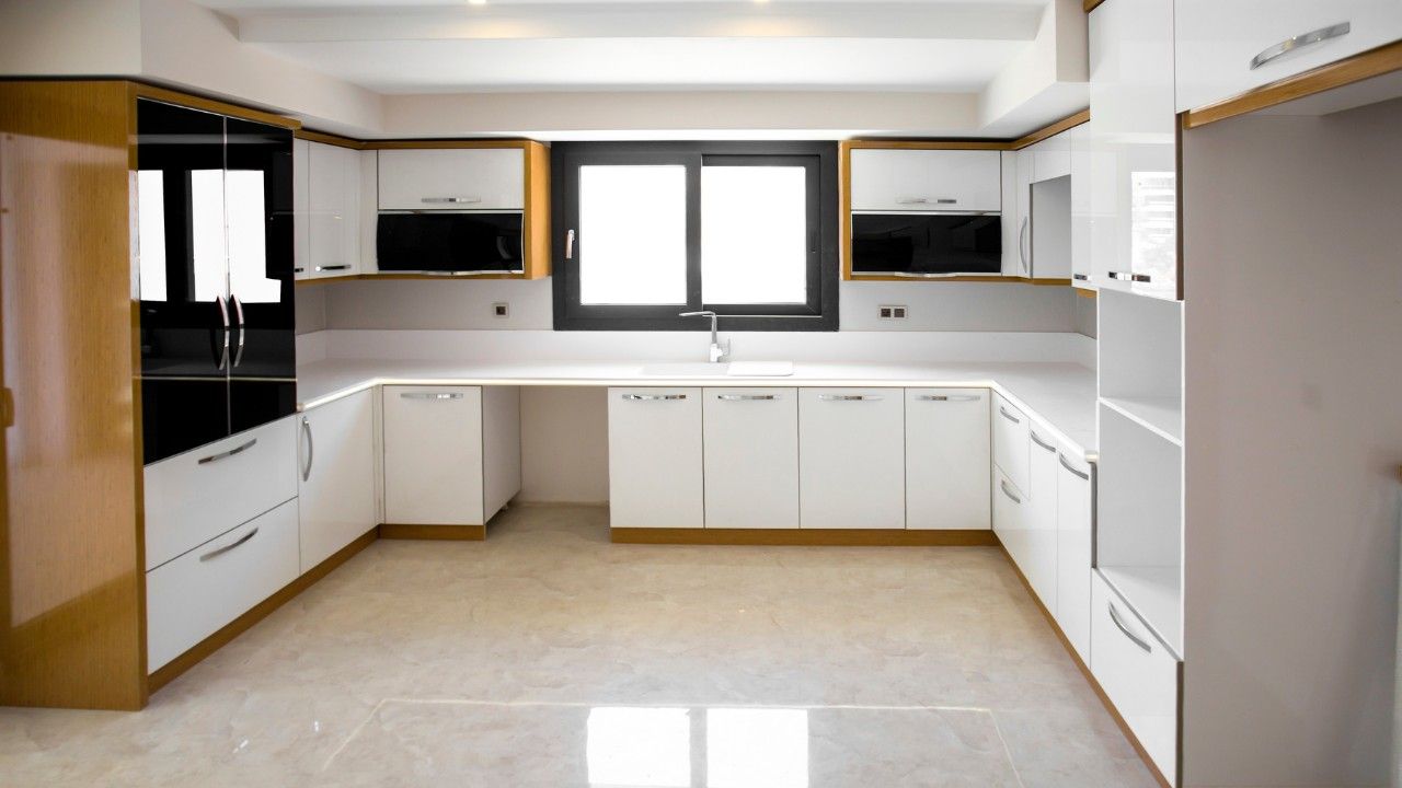 OpenShelvingwithGlassCabinetskitchendesig